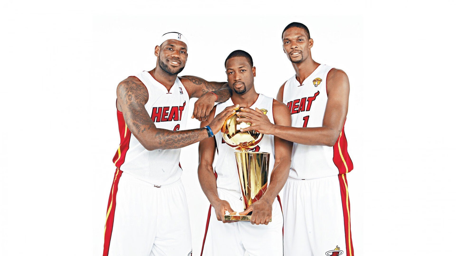 快船训练视频片段显示球员积极沟通战术，快船队内训练