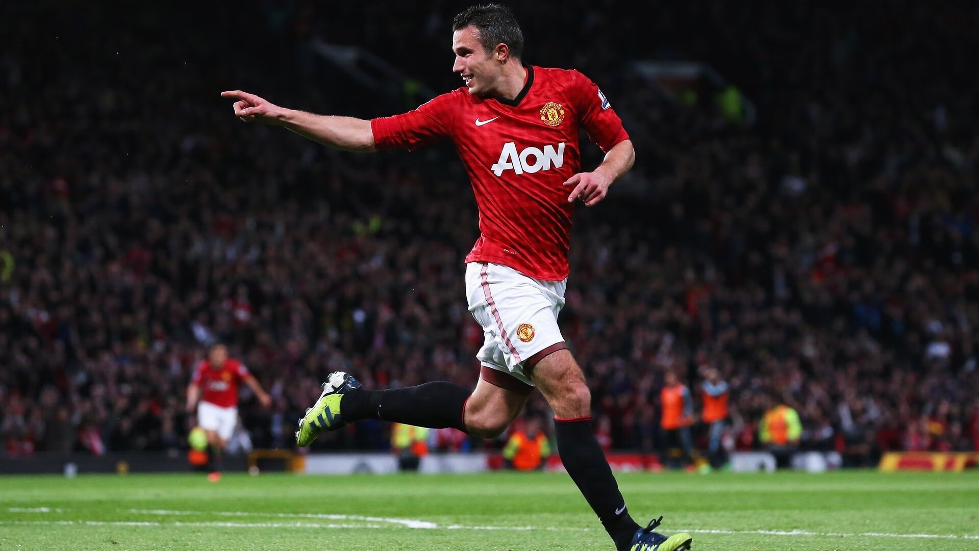 球员在国际赛中凭借传球视野被评为中场核心，传球队员一般应把球